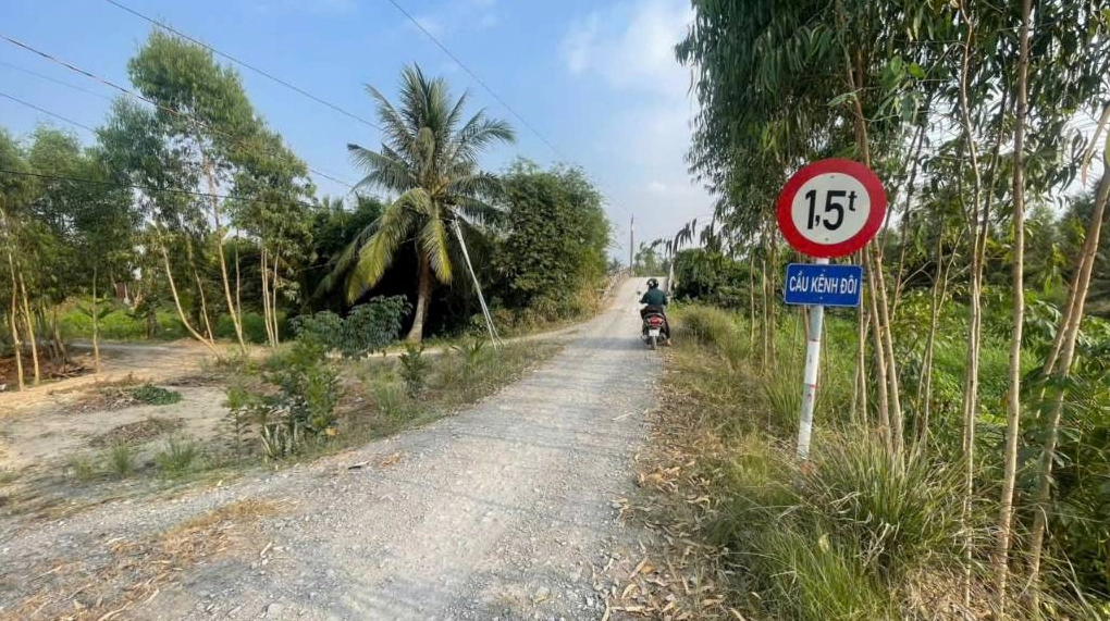 Bán đất vườn mặt tiền kênh ở xã Tân Hòa, Bến Lức, dt 7896m2 giá 7,2 tỷ