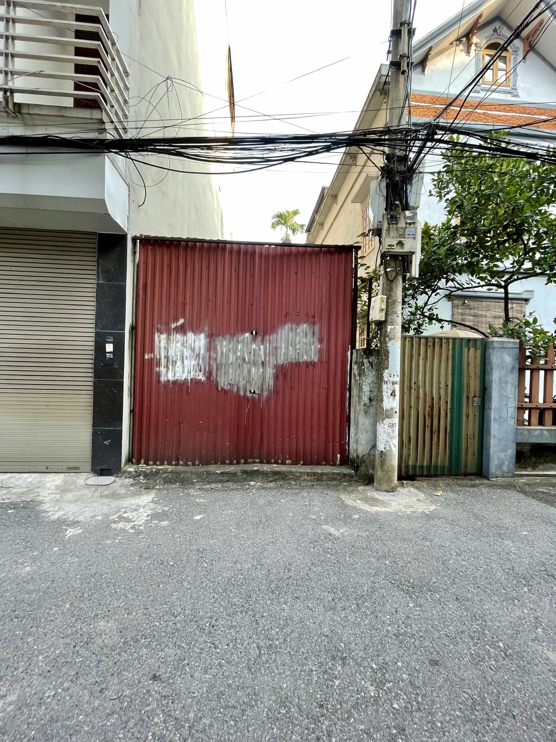 Bán mảnh đất 49,5m2; mặt ngõ lớn, oto tránh, vị trí trung tâm Giang Biên