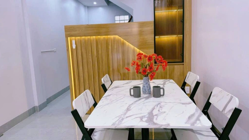 Cho thuê nhà Hồ Tùng Mậu, Cầu Giấy, dt 50m2 x 5 tầng, full nội thất, giá 17 triệu