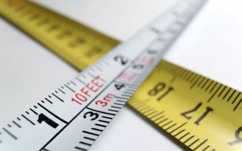 Không thể đổi mét vuông ra mét được vì chúng là hai đơn vị đo lường hoàn toàn khác nhau