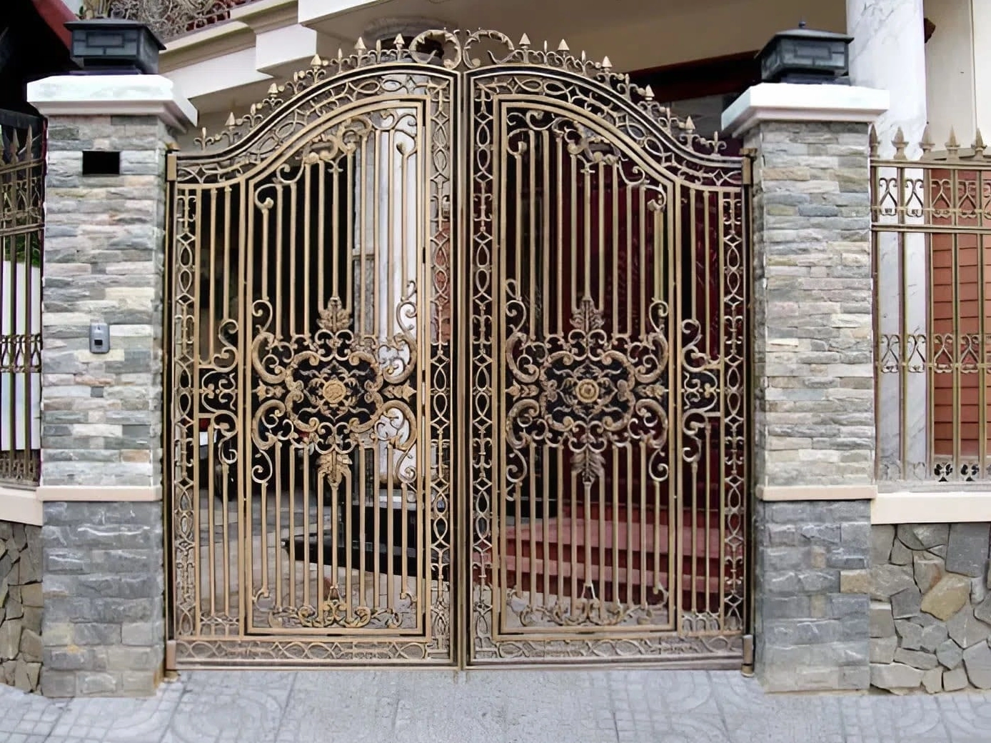 Mẫu trụ cổng nhà mang phong cách sang trọng