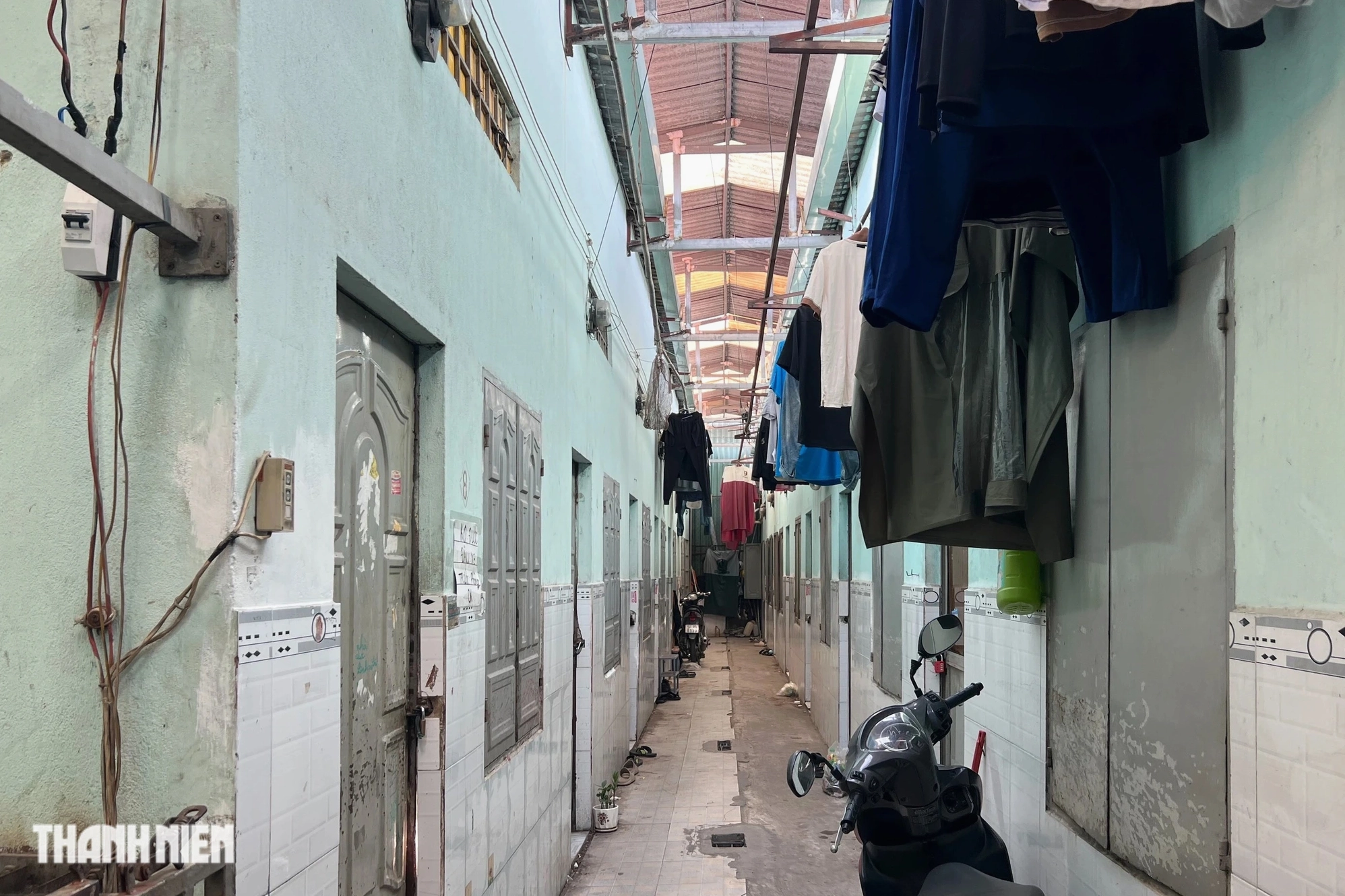 Những phòng trọ giá rẻ dưới 1 triệu đồng/tháng ở TP.HCM: Bên trong có gì?- Ảnh 2.