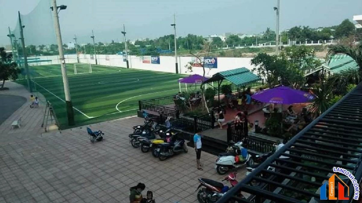 Sân bóng đá tại chung cư Lê Thành Tân Tạo