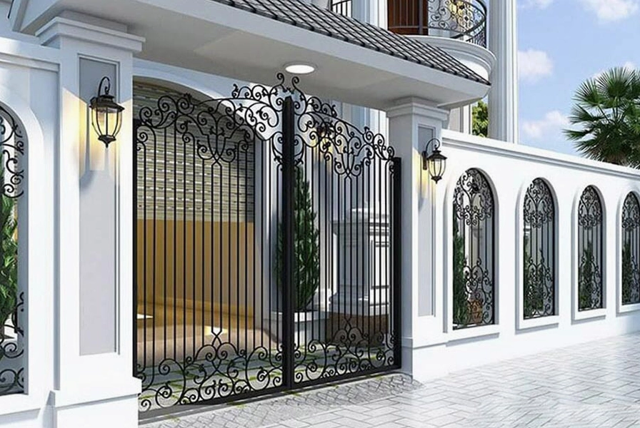 Trụ cổng có mái che chắc chắn